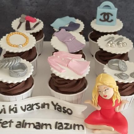 C 012 Alışveriş Temalı Cupcake